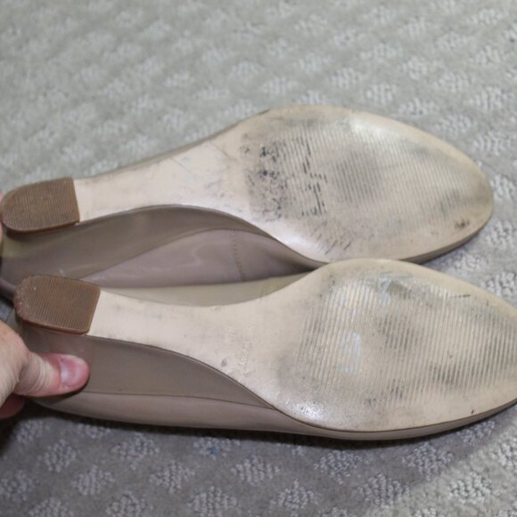 Nine West Size 6.5 Patent Leather Nude Almond Toe 2" Wedge Heel - Picture 7 of 8